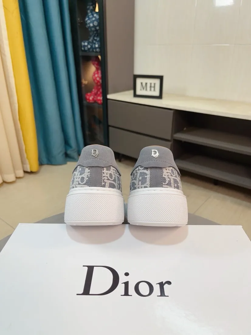Men's men's shoes 💰380🌸🌸[Dior] 25ss new product B01 moral training shoes. The toe dimension design of the couple's style is a bit wider. The upper foot comfort is perfect. The threads are beautiful. Perfectly adaptable to trousers. Decorated with various classic details. It is an ideal choice for daily styling. Can be matched with various casual items to create exquisite looks. Fabric: top layer cowhide/lining sheepskin TPU original outsole Code number: 38-44, 45 customized
